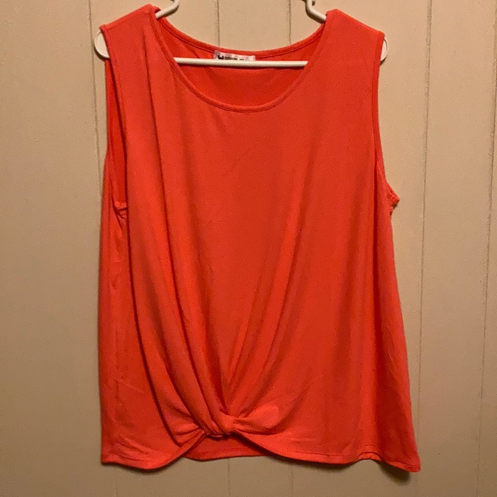 Coral knitted front sleeveless top